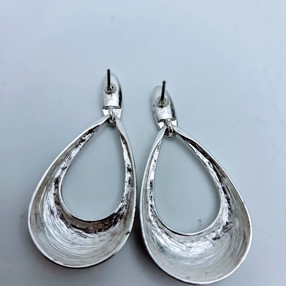 Elegant Silver Tone Teardrop Earrings - Picture 2 of 3